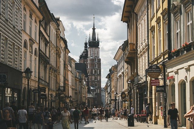 Krakow is safe to travel ?